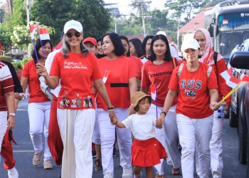 Polres Pematangsiantar menggelar gerak jalan santai bersama masyarakat dan berbagai perlombaan dalam rangka memeriahkan HUT Kemerdekaan Republik Indonesia (RI) ke 80, pada Senin (18/8/2025) pagi.