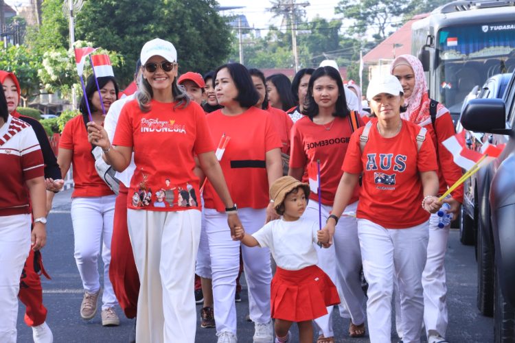 Polres Pematangsiantar menggelar gerak jalan santai bersama masyarakat dan berbagai perlombaan dalam rangka memeriahkan HUT Kemerdekaan Republik Indonesia (RI) ke 80, pada Senin (18/8/2025) pagi.