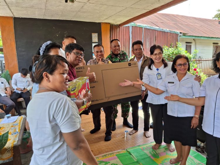 Bhabinkamtibmas Kelurahan Aek Nauli, Herry Susanto Tarigan SH, menghadiri pembentukan Sekolah Lansia Kelurahan Aek Nauli, pada Rabu (20/8/2025) siang.