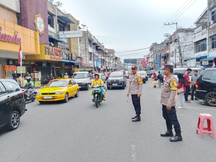 Polsek Siantar Barat melaksanakan patroli pagi hari, di wilayah hukum Polsek Siantar Barat, pada Minggu (10/8/2025) pagi.