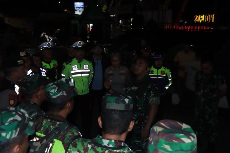 Polres Pematangsiantar melaksanakan Kegiatan Rutin Yang Ditingkatkan (KRYD) dengan patroli gabungan bersama TNI, di wilayah hukum Polres Pematangsiantar, pada Sabtu (30/8/2025) malam.