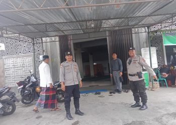 Polsek Siantar Selatan melaksanakan patroli dan monitoring ibadah Sholat Jumat, di sejumlah mesjid yang ada di wilayah hukum Polsek Siantar Selatan, pada Jumat (8/8/2025) siang.