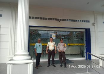 Bhabinkamtibmas Kelurahan Teladan, BRIPKA Irwan Surya Darma, sambangi objek vital, di jalan Sudirman, pada Senin (11/8/2025) pagi.