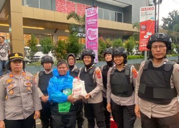 Tim Srikandi Polisi Wanita (Polwan) Polres Pematangsiantar malaksanakan patroli dialogis dan sambangi pengendara ojek online, pada Jumat (29/8/2025) sore.