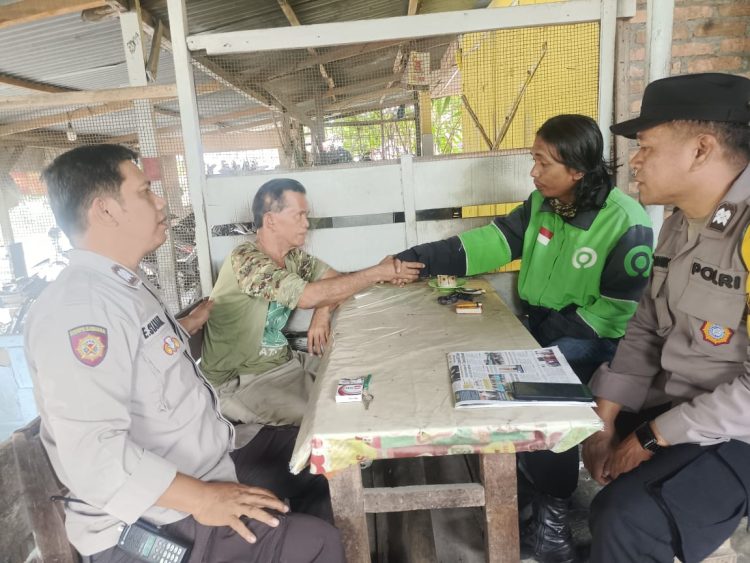 Polsek Siantar melakukan pengecekan Tempat Kejadian Perkara (TKP) dan mediasi dugaan penganiayaan yang terjadi di Jalan TB. Simatupang, pada Selasa (15/9/2025) pagi.