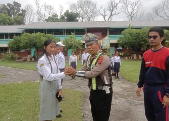 Sat Lantas Polres Pematangsiantar menghadiri pelantikan Patroli Keamanan Sekolah (PKS) siswa SMP, SMA dan SMK Yayasan Perguruan (YP) Teladan, Jl. Singosari, pada Minggu (14/9/2025) siang.