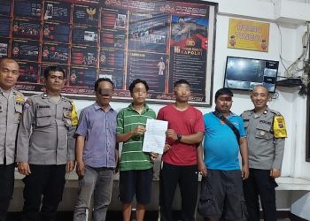 Polseķ Sianțar Utara menyelesaikan dugaan penganiayaan, di Jalan Patuan Anggi, tepatnya di bengkel pihak kedua, berinisial JNS (18), depan Kantor Urusan Agama (KUA) Kecamatan Siantar Utara dengan problem solving, pada Senin (29/9/2025) malam.