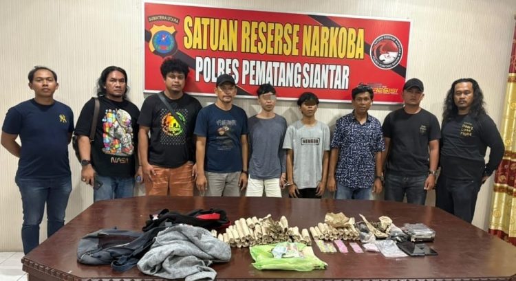 Foto pelaku dan barang bukti yang diamankan Polres Pematangsiantar.
