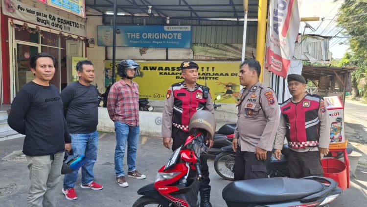 Personil Polres Pematangsiantar dan Polsek Siantar Martoba gerak cepat (Gercep) bubarkan aksi tawuran anak sekolah, di Jalan Pistol belakang, pada Selasa (23/9/2025) siang.
