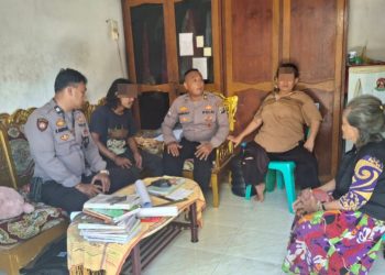 Polsek Siantar Marihat melakukan pengecekan Tempat Kejadian Perkara (TKP) keributan, di Jalan Medan belakang Masjid Al-Huda, Kelurahan Tanjung Tongah, Kecamatan Siantar Martoba, Kota Pematangsiantar, pada Rabu (23/9/2025) sore.