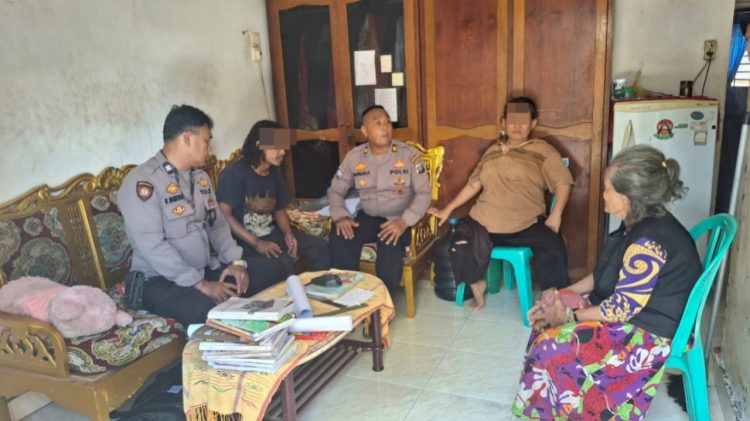 Polsek Siantar Marihat melakukan pengecekan Tempat Kejadian Perkara (TKP) keributan, di Jalan Medan belakang Masjid Al-Huda, Kelurahan Tanjung Tongah, Kecamatan Siantar Martoba, Kota Pematangsiantar, pada Rabu (23/9/2025) sore.