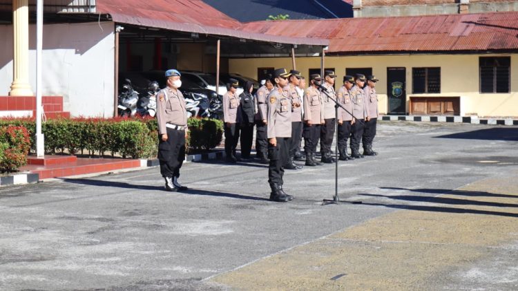 Polres Pematangsiantar menggelar apel jam pimpinan, pemeriksaan fisik dan ADM kendaraan dinas (Randis), di Lapangan Apel Mako Polres Pematangsiantar, pada Selasa (16/9/2025) pagi.