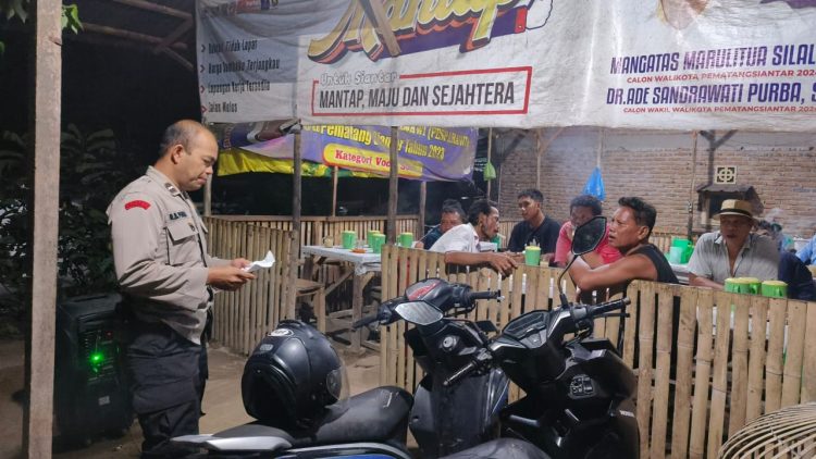 Personil Polsek Siantar Utara gerak cepat melakukan pengecekan adanya keributan di jalan Bah Birong Ujung, tepatnya di warung tuak milik Pak Hatihoran, pada Jumat (5/9/2025) malam.