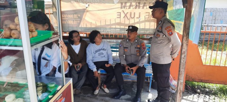Personil Satuan Binmas Polres Pematangsianțar melaksanakan patroli sambang kamtibmas dan silahturahmi kepada masyarakat, pada Rabu (17/9/2025) pagi.