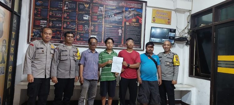 Polseķ Sianțar Utara menyelesaikan dugaan penganiayaan, di Jalan Patuan Anggi, tepatnya di bengkel pihak kedua, berinisial JNS (18), depan Kantor Urusan Agama (KUA) Kecamatan Siantar Utara dengan problem solving, pada Senin (29/9/2025) malam.