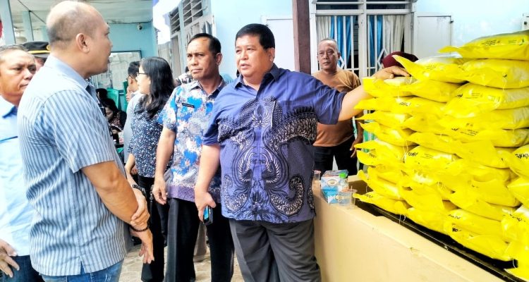 Pemerintah Kabupaten (Pemkab) Simalungun telah menyalurkan lebih dari 69 Ton beras premium kepada masyarakat yang tersebar di 32 Kecamatan