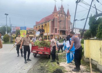 Polseķ Siantar Utara kerja bakti bersama masyarakat, pada Jumat (19/9/2025) pagi.