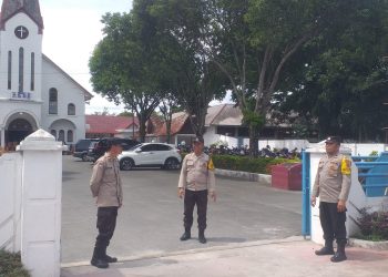 Polsek Siantar Selatan melaksanakan patroli gereja yang ada di wilayah hukum Polsek Siantar Selatan, pada Minggu (31/8/2025) siang.