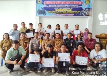 Bhabinkamtibmas Kelurahan Teladan, BRIPKA Irwan Surya Darma, menghadiri penutupan pelatihan automotif perbengkelan, bertempat di LPKS Mandiri Automotif, Jl. Pdt. J. Wismar Saragih, pada Selasa (2/9/2025) sore.