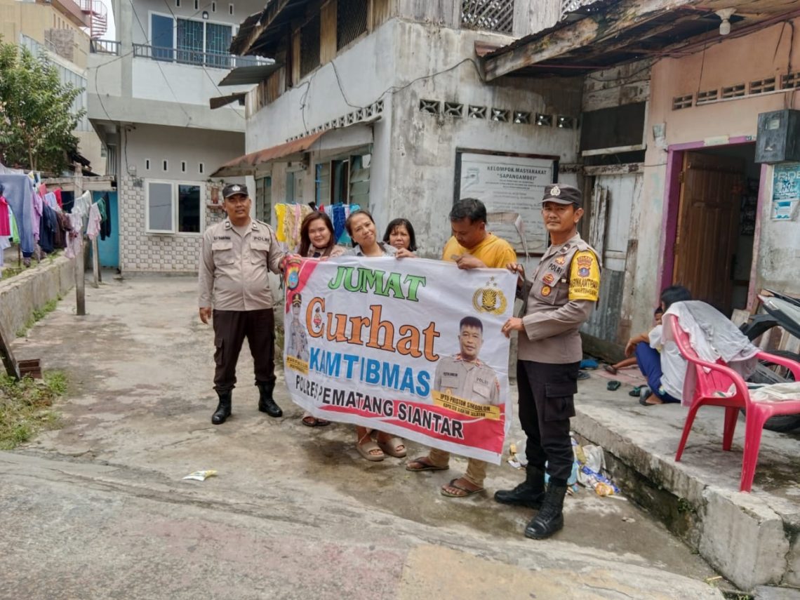 Polsek Siantar Selatan melaksanakan Jumat Curhat Kamtibmas, di Jalan Pematang, pada Jumat (5/9/2025) siang.