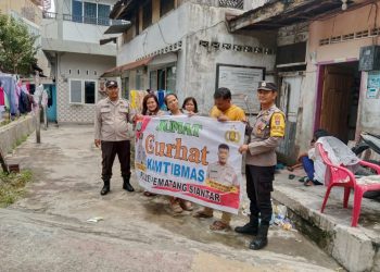Polsek Siantar Selatan melaksanakan Jumat Curhat Kamtibmas, di Jalan Pematang, pada Jumat (5/9/2025) siang.