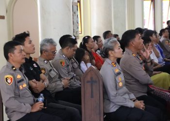 Kapolres Pematangsiantar, AKBP Sah Udur T.M. Sitinjak SH, SIK, MH, mengikuti Kebaktian Minggu bersama masyarakat, di Gereja Paroki St. Yosef, Jl. Kain Batik Kota Pematangsiantar, pada Minggu (31/8/2025) pagi.