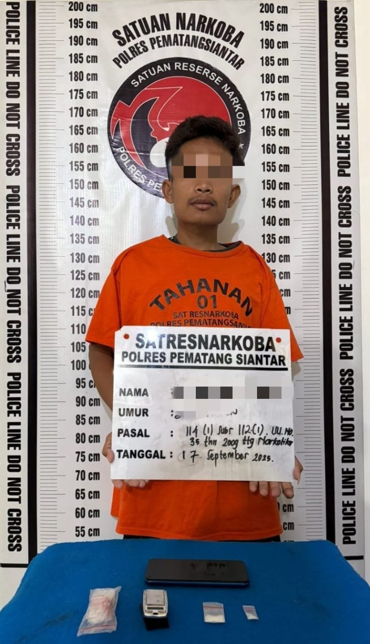 Foto tersangka dan barang bukti yang diamankan Polisi.