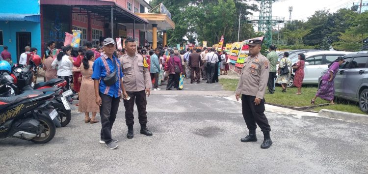 Bhabinkamtibmas menggelar patroli rutin dalam rangka mencegah terjadinya gangguan kamtibmas, di wilayah hukumnya, pada Sabtu (27/9/2025) siang.