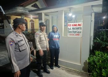 Polsek Siantar Marihat melaksanakan kegiatan sambang ke Pos Kamling, di Jalan SM. Raja, pada Senin (1/9/2025) malam.