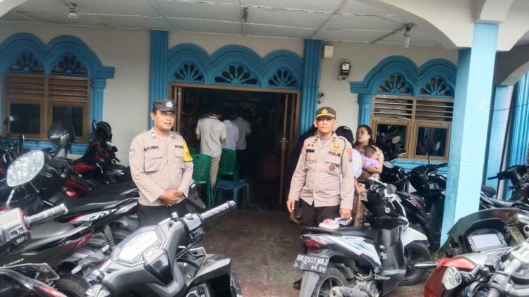 Polsek Siantar Utara  melaksanakan patroli dan sambang ke gereja dalam rangka memberikan rasa aman saat ibadah minggu, di wilayah hukum Polsek Siantar Utara, pada Minggu (7/9/2025) pagi.