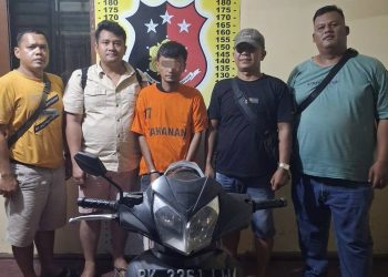 Foto tersangka dan barang bukti yang diamankan Polsek Perdagangan.