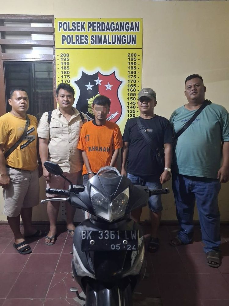 Foto tersangka dan barang bukti yang diamankan Polsek Perdagangan.