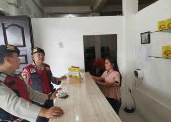 Satuan Samapta Polres Pematangsiantar gencar melaksanakan patroli menggunakan kendaraan dinas roda empat (R4) dan pengaturan lalulintas (Gatur Lalin), di wilayah hukum Polres Pematangsiantar, pada  Senin (1/9/2025) pagi.