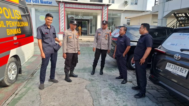Sat Binmas Polres Pematangsiantar melaksanakan patroli sambang kamtibmas dan silahturahmi kepada masyarakat di wilayah hukum Polres Pematangsiantar, pada Selasa (23/9/2025) pagi.