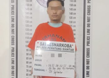 Foto tersangka dan barang bukti yang diamankan Satuan Reserse Narkoba Polres Pematangsiantar.