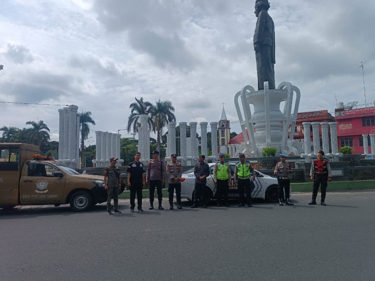 Polres Pematangsiantar melaksanakan patroli skala besar dalam rangka mengantisipasi gangguan kamtibmas, di wilayah hukum Polres Pematangsiantar, pada Minggu (7/9/2025) pagi.
