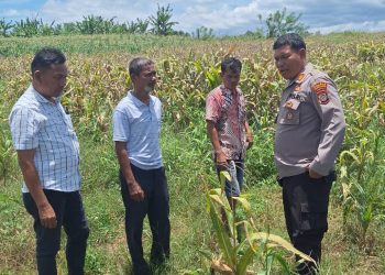 Kapolsek Siantar Marihat, AKP Doni Simanjuntak SH, tatap muka dengan masyarakat Simarimbun Dolok Enden, pada Kamis (18/9/2025) siang.