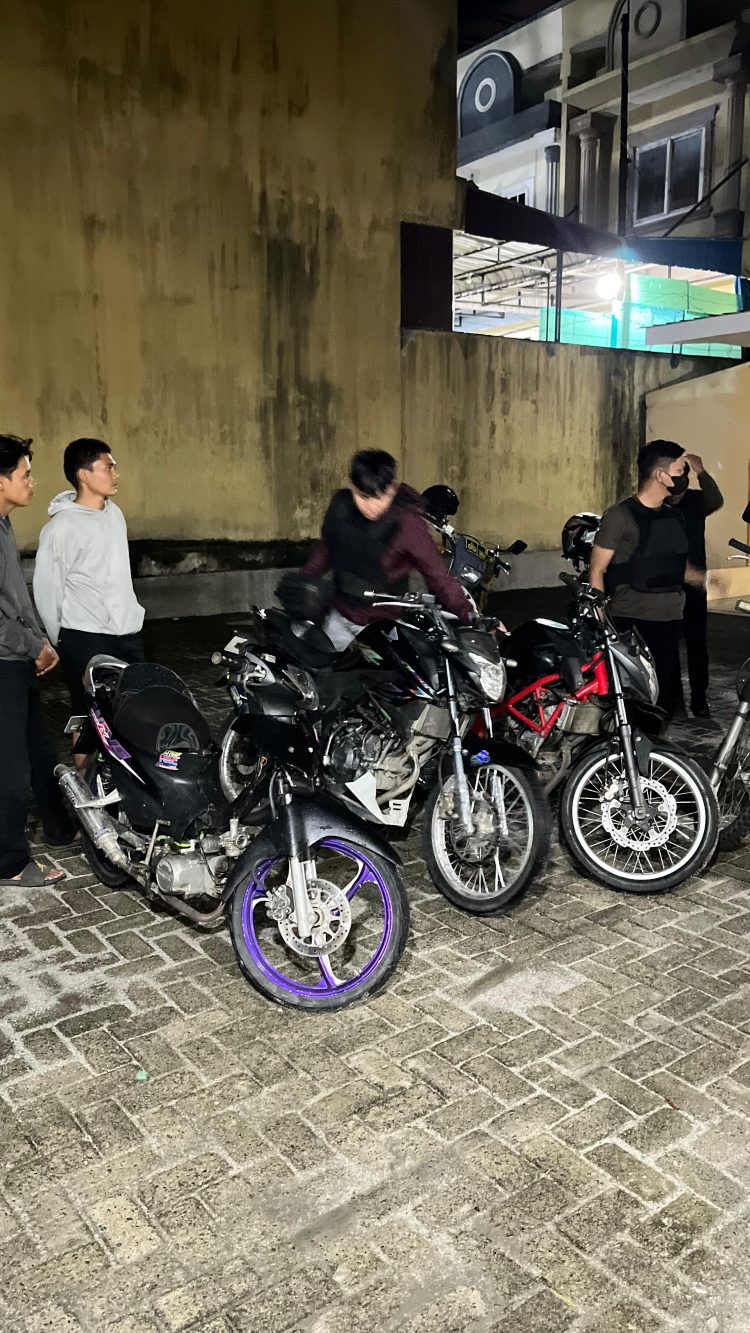 Timsus Dayok Mirah Polres Pematangsiantar Tindak 4 Sepedamotor Knalpot Brong.