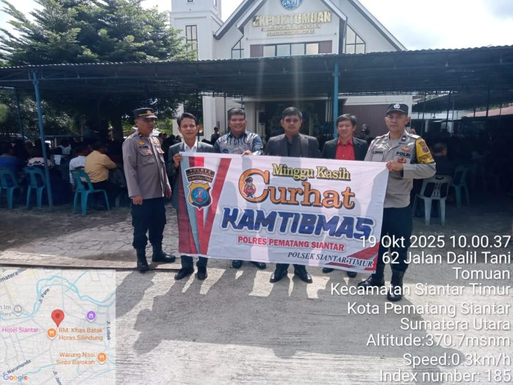 Polsek Siantar Timur menggelar kegiatan Minggu Curhat Kamtibmas, di Gereja GKPI JK Tomuan, pada Minggu (19/10/2025) pagi.