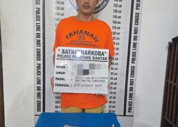 Foto tersangka dan barang bukti yang diamankan Satuan Reserse Narkoba Polres Pematangsiantar.