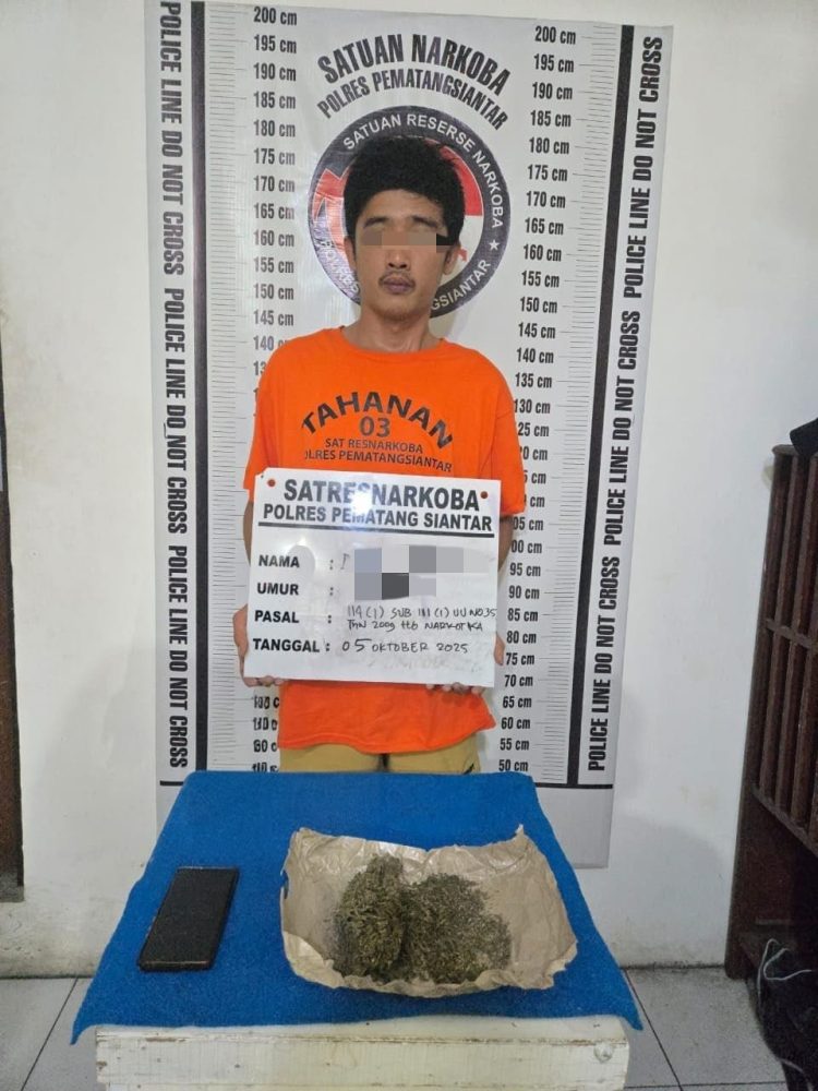 Foto tersangka dan barang bukti yang diamankan Satuan Reserse Narkoba Polres Pematangsiantar.