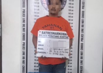 Foto pelaku dan barang bukti yang diamankan Satuan Reserse Narkoba Polres Pematangsianțar.