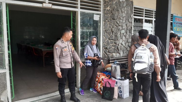 Bhabinkamtibmas Kelurahan Kahean, AIPDA H.E. Pane melaksanakan kegiatan patroli dan sambang, di eks Terminal Sukadame Parluasan, Jalan Sisingamangaraja Pematangsiantar, pada Jumat (3/10/2025) siang.