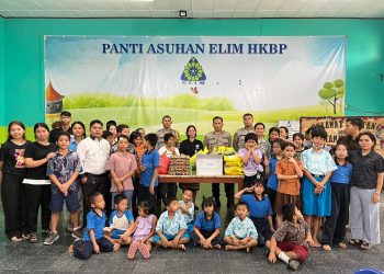Kapolres Pematangsiantar, AKBP Sah Udur T.M. Sitinjak SH, SIK, MH, memberikan tali asih, berupa bantuan paket sembako kepada Anak - anak Panti Asuhan yang ada di wilayah hukum Polres Pematansiantar.