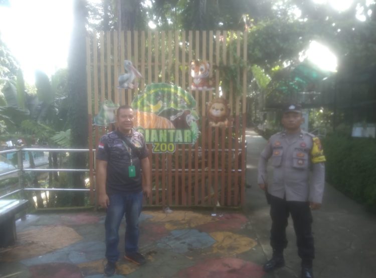 Polsek Siantar Barat menggelar patroli, di tempat keramaian, di wilayah hukum Polsek Siantar Barat, pada Minggu (19/10/2025) pagi.