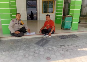 Bhabinkamtibmas Kelurahan Asuhan menggelar sambang, di Mesjid Darul Azhar Jl. Aman, pada Senin (27/10/2025) pagi.