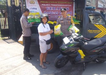 Polsek Siantar Utara - Polres Pematangsiantar kembali menggelar kegiatan Gerakan Pangan Murah (GPM) kepada warga, di depan Mako Polsek Siantar Utara, Jl. Patuan Nagari, pada Rabu (8/10/2025) pagi.