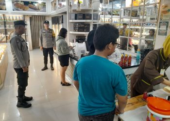 Polsek Siantar Utara menggelar kegiatan Blue Light Patroli (BLP), di seputaran Jalan Sisingamangaraja, pada Minggu (5/10/2025) malam.