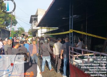 Polres Pematangsianțar melakukan pengecekan Tempat Kejadian Perkara (TKP) kebakaran satu unit rumah warga, di Jalan Ahmad Yani, Gang Udang, Kelurahan Pardomuan, Kecamatan Siantar Timur, Kota Pematangsiantar, pada Rabu (29/10/2025) subuh.