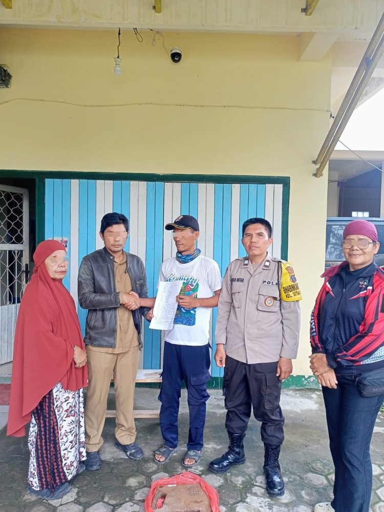 Polsek Siantar Martoba selesaikan dugaan pencurian plat besi bulat, di Jalan Antara Kanan dengan problem solving, pada Selasa (14/10/2025) siang.